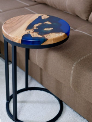 Придиванный столик из эпоксидной смолы V-5