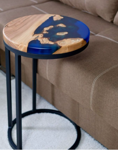 Придиванный столик из эпоксидной смолы V-5