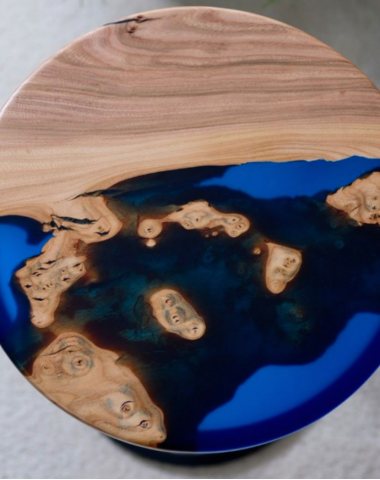 Придиванный столик из эпоксидной смолы V-5