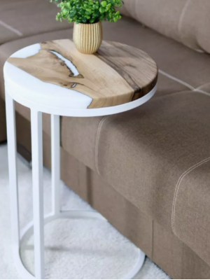 Придиванный столик из эпоксидной смолы V-6