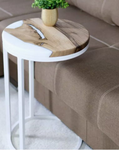 Придиванный столик из эпоксидной смолы V-6