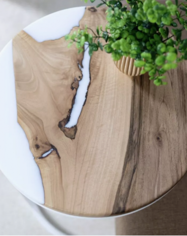 Придиванный столик из эпоксидной смолы V-6