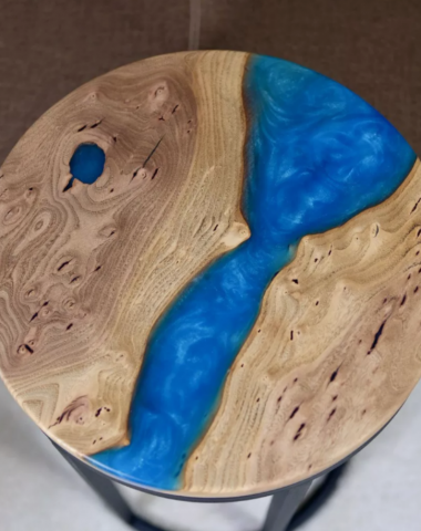 Придиванный столик из эпоксидной смолы V-7