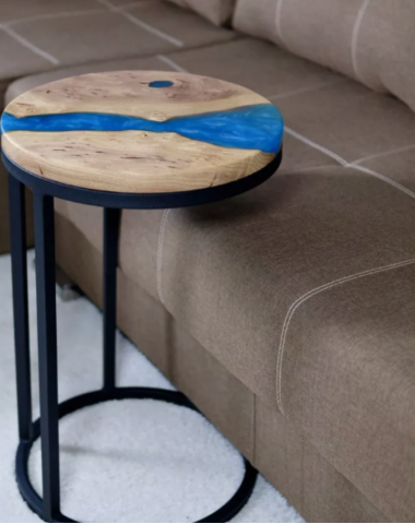 Придиванный столик из эпоксидной смолы V-7