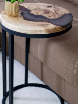 Придиванный столик из эпоксидной смолы V-8