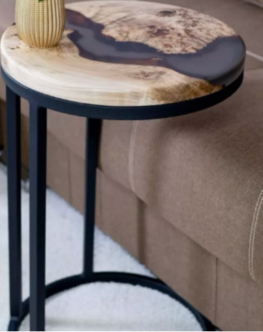 Придиванный столик из эпоксидной смолы V-8