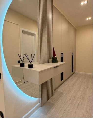 Зеркало со светодиодной подсветкой для прихожей 