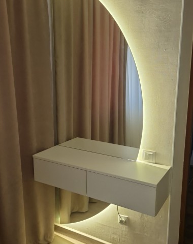 Декоративное зеркало на стену  V-24