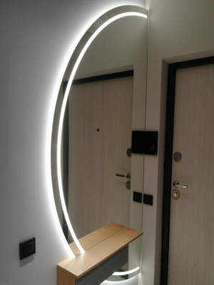 Декоративное зеркало на стену прихожей V-20