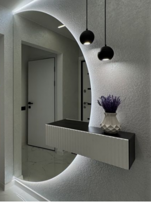 Декоративное зеркало на стене  V-4