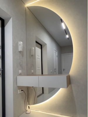 Декоративное зеркало на стену прихожей V-5