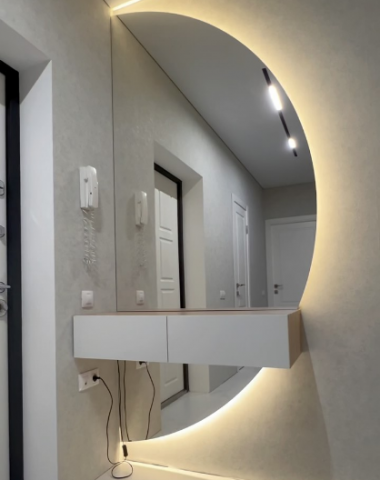 Декоративное зеркало на стену прихожей V-5