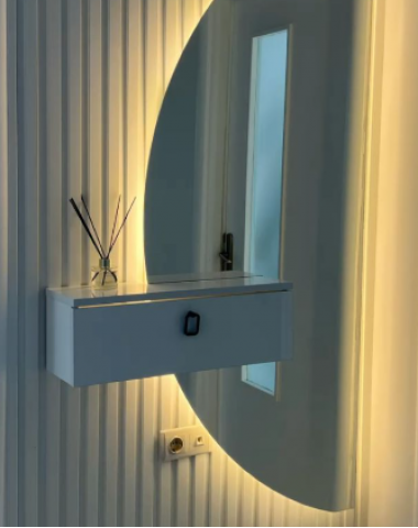 Зеркало со светодиодной подсветкой для прихожей 